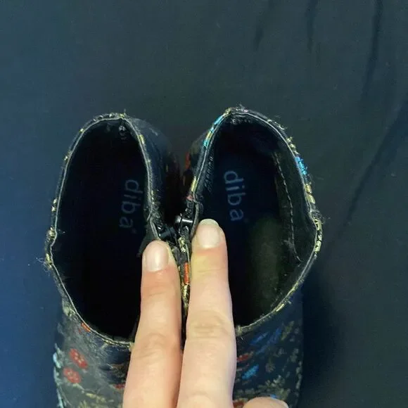 Black Floral Embroidered Boots, Size 6, maybe worn once, Perfect Condition - Picture 10 of 12